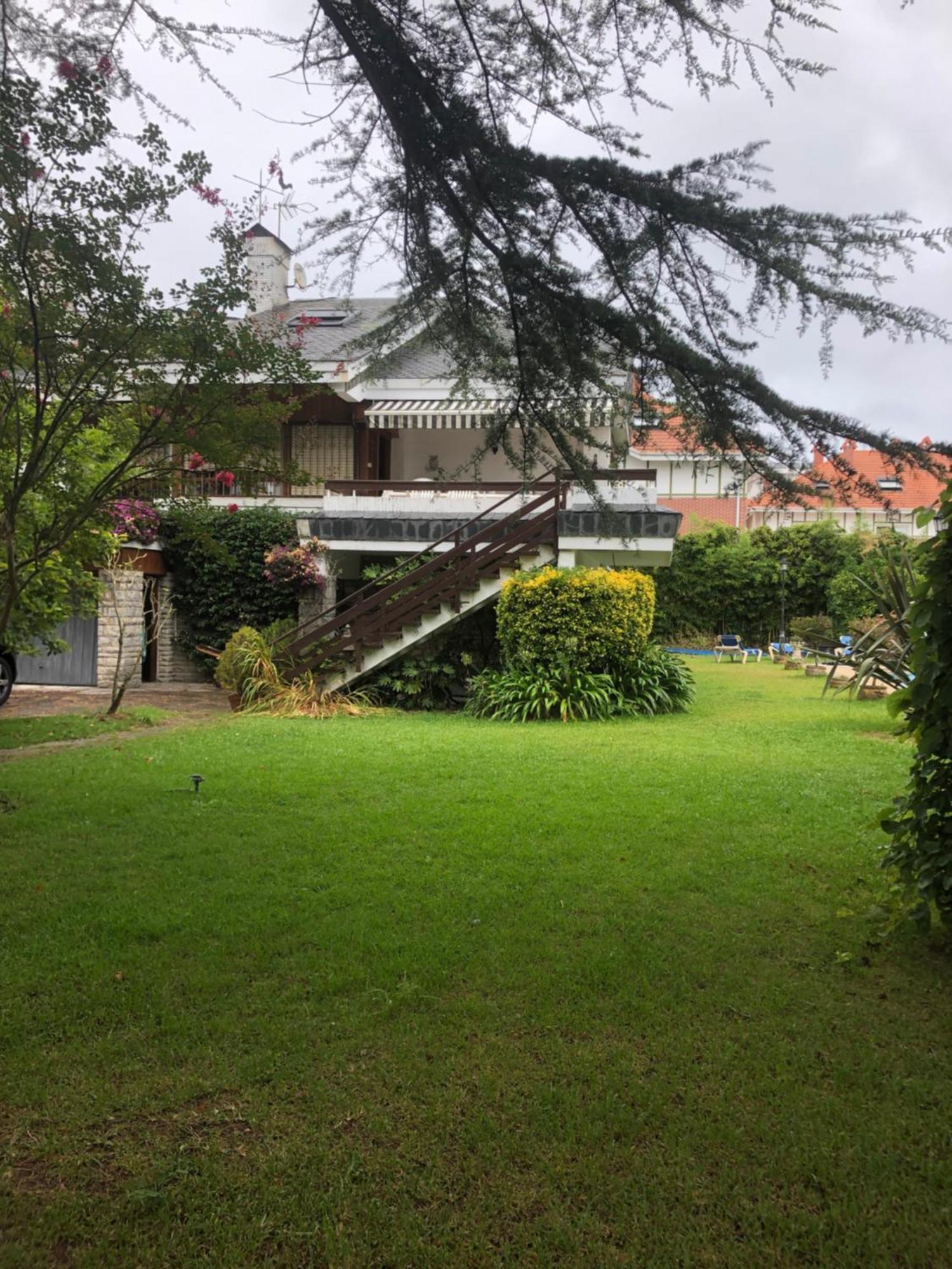Chalet Al Lado De La Playa Con Piscina Privada, Jardin Y Barbacoa, Fronton, 6 Habitaciones Ларедо Экстерьер фото