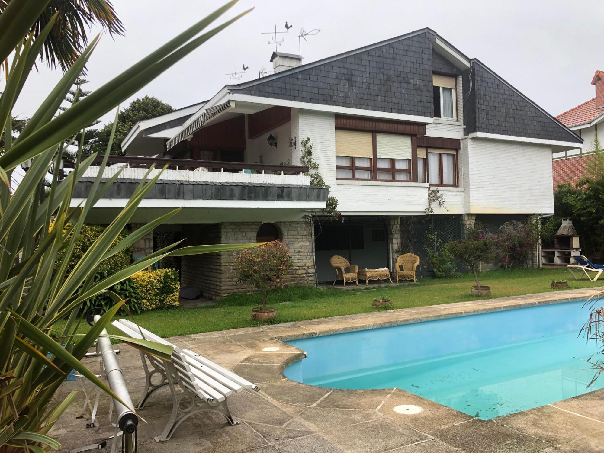 Chalet Al Lado De La Playa Con Piscina Privada, Jardin Y Barbacoa, Fronton, 6 Habitaciones Ларедо Экстерьер фото